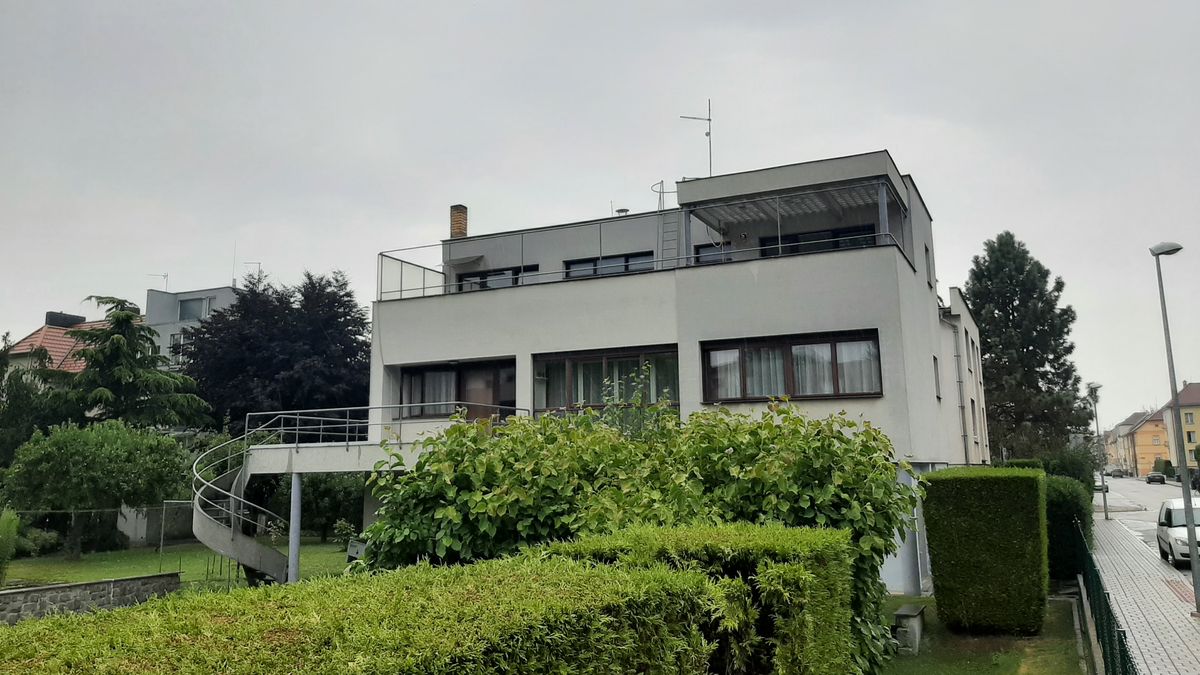 Vily nejbohatších průmyslníků jižně od Prahy udivují. Na počátku byla tužka